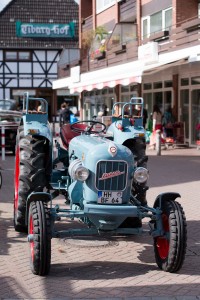 Traktor beim Bauernmarkt und Weinfest 2014 auf dem Tibarg