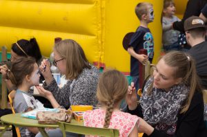 Kinderschminken beim Tibargfest