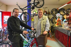 Das Foto zeigt das Team des Fahrrad Buck am Tibarg in Hamburg-Niendorf