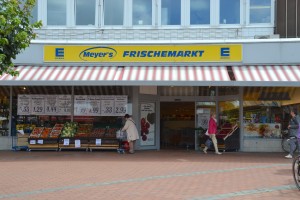 Der Edeka am Tibarg in der Frontansicht