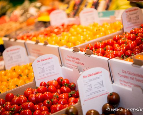 Tomaten in allen Farben und Formen