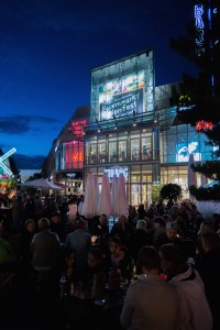 Gemütliches Beisammensein auf dem Bauernmarkt & Weinfest 2015 auf dem Tibarg