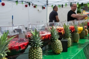 Das Foto zeigt Bowle am Getränkestand beim Tibargfest 2016 in Hamburg-Niendorf am Tibarg