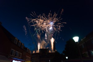 Das Foto zeigt ein Feuerwerk am Tibarg beim Tibargfest 2016