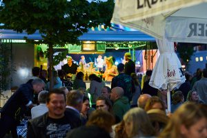 Der sommerliche Abend sorgte für chillige Stimmung