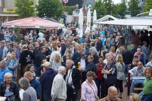 Alle Plätze belegt im Biergarten