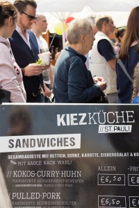 Foto des Kiezküche St.Paul Schildes auf dem Tibarg Foodtruck Festival 2016 in Hamburg-Niendorf