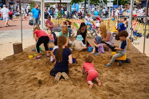 Riesen-Kinder-Sandkasten für die Kleinen
