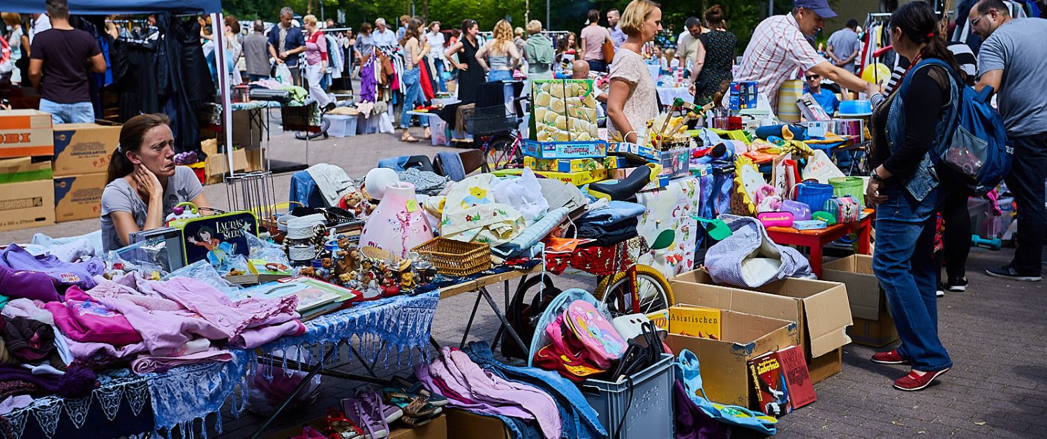Stöbern und Feilschen beim Flohmarkt