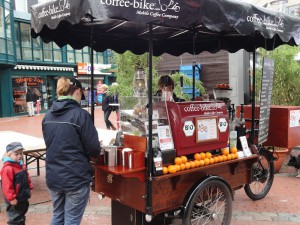 Das Coffee Bike verkauft mobil Kaffee.