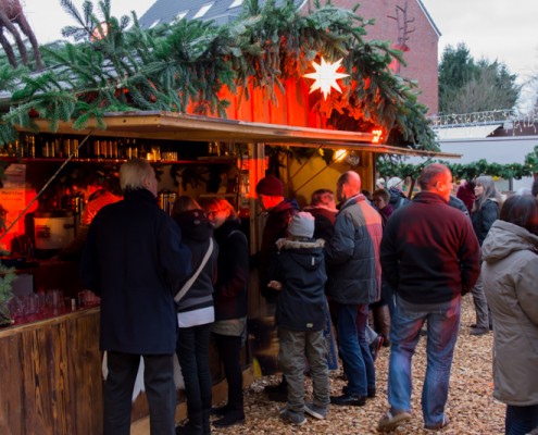 Glühweinstand beim Weihnachtsmarkt 2014 auf dem Tibarg