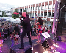 Foto von der Bühne beim Tibargfest 2015 in Hamburg-Niendorf