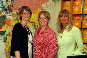 Das Foto zeigt das 3-köpfige Team des Reisebüros Sonnen Reisen.