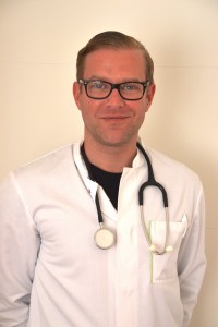 Frontalaufnahme obere Körperhälfte von Matthias Zuhn - Allgemeinmediziner auf dem Tibarg