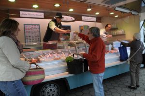 Der Markstand von Fischdelikatessen Effenberger