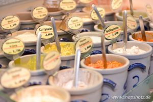 Feinkostsalate aus eigener Herstellung