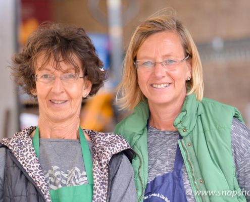 Nette Beratung beim Obst- und Gemüsestand Buhr