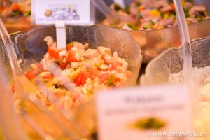 Frische Fisch-Salate