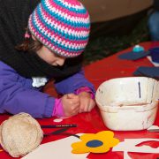 Basteln für Kinder beim Weihnachtsmarkt