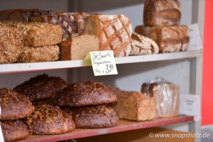 Diverse Brotsorten aus dem Steinofen
