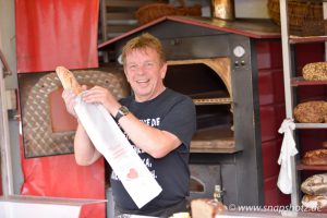 Frisches Baguette aus dem Steinofen