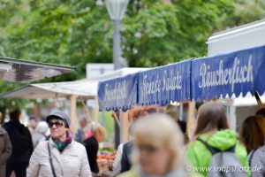 Immer viel los beim Tibarg Wochenmarkt