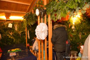 Kinder-Bastel-Hütte